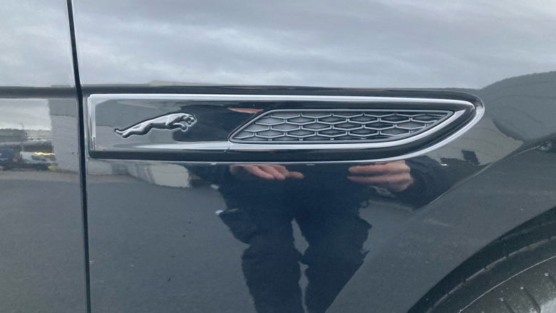 Jaguar F-Pace 2.0 D200 R-Dynamic Black 5dr Auto AWD Diesel Estate